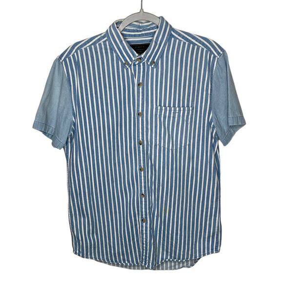 21 Men An American Brand Denim Striped Short Sleeve Button Down Men's Size Med. - Picture 1 of 8